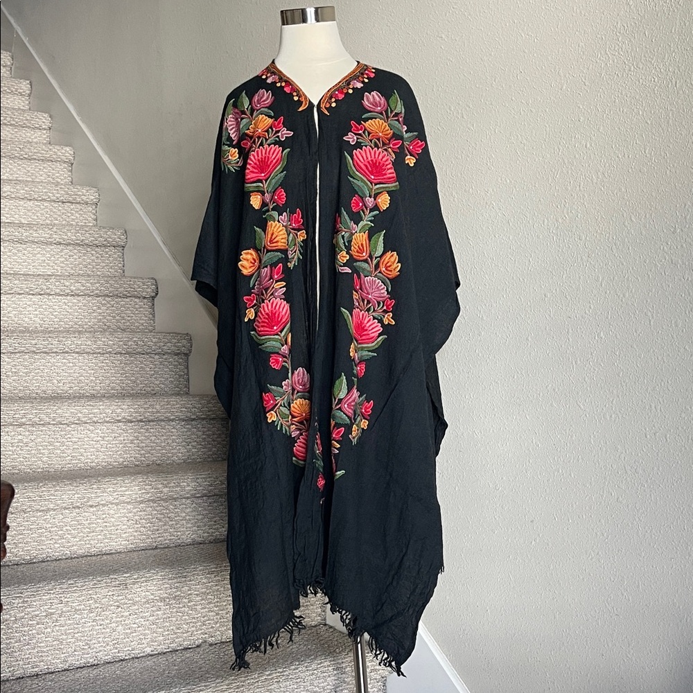 No Tag OS Black Floral Embroidered Poncho Cape
